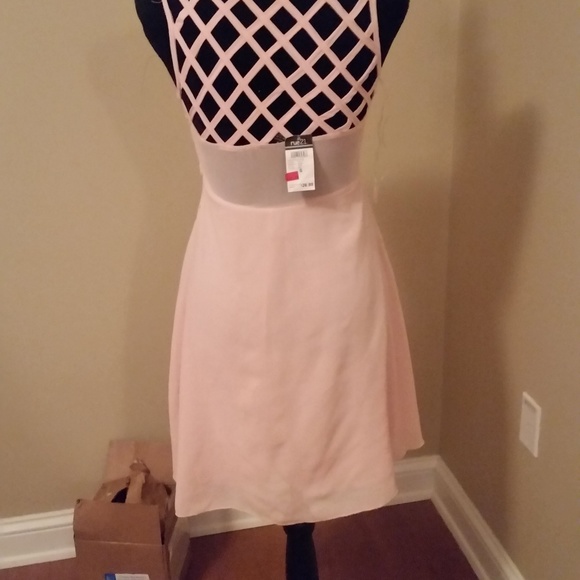 Pink dress - Picture 3 of 6